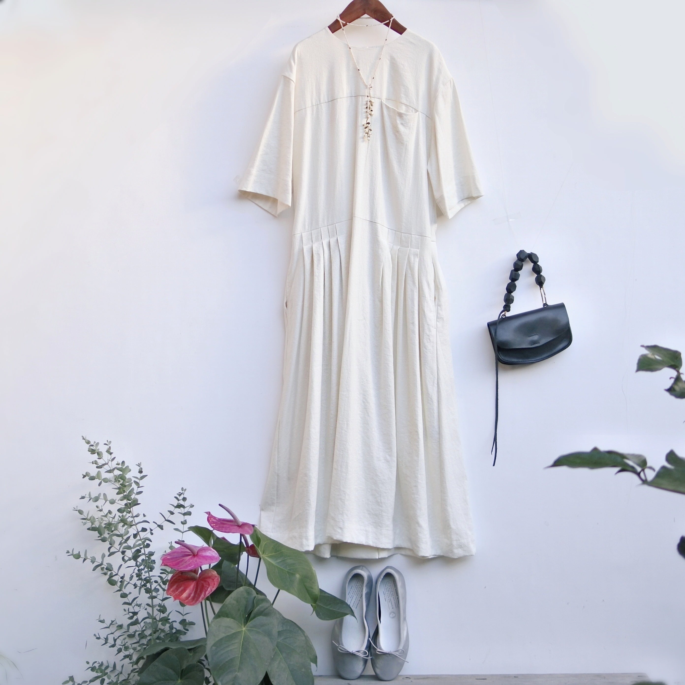 the last flower of the afternoon／月暈のtucked dress／charcoal