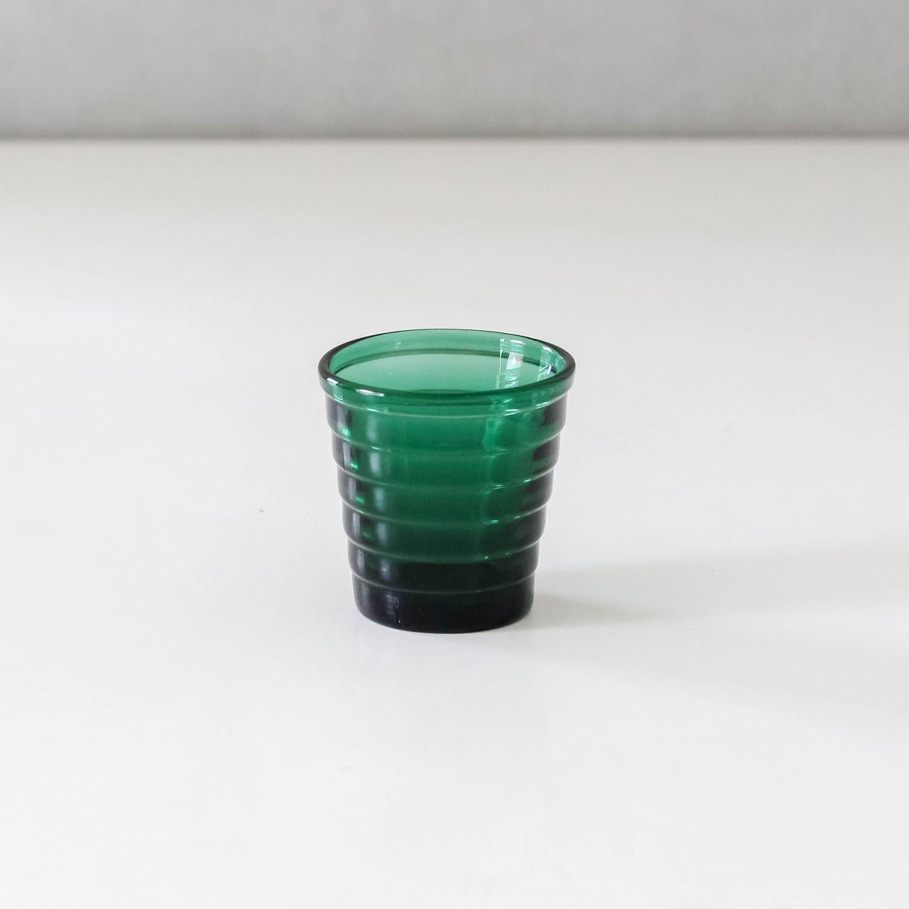 アイノ・アアルト ショットグラス ボトルグリーン(アイノ・アアルト