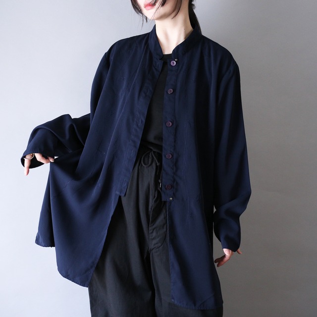 "刺繍" 蔦 motif design mao-collar over silhouette shirt