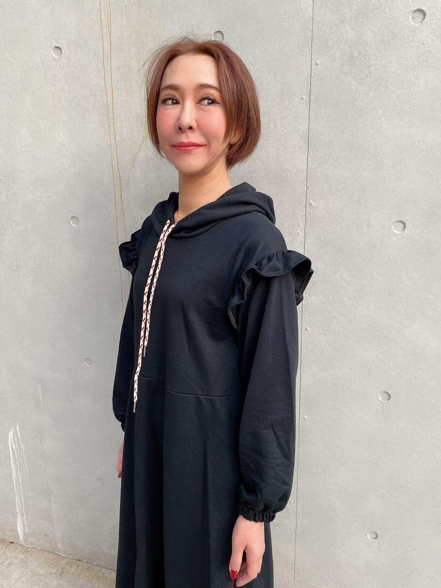 フリル付きブラックパーカー　ワンピース フリル付きブラックパーカーワンピース 【公式通販】