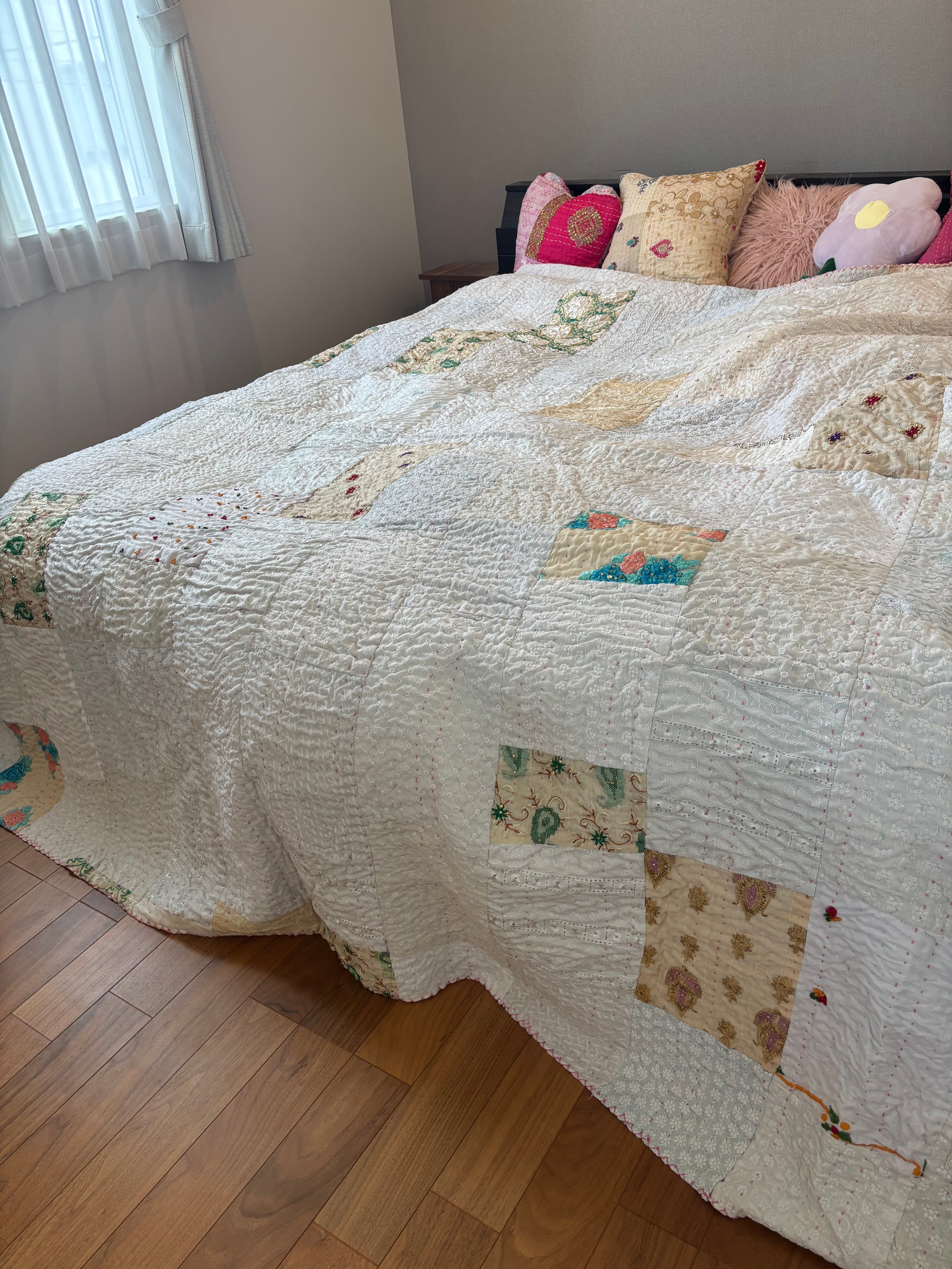 L】アイボリー カンバディアキルト(ダブルサイズ) インド刺繍パッチ