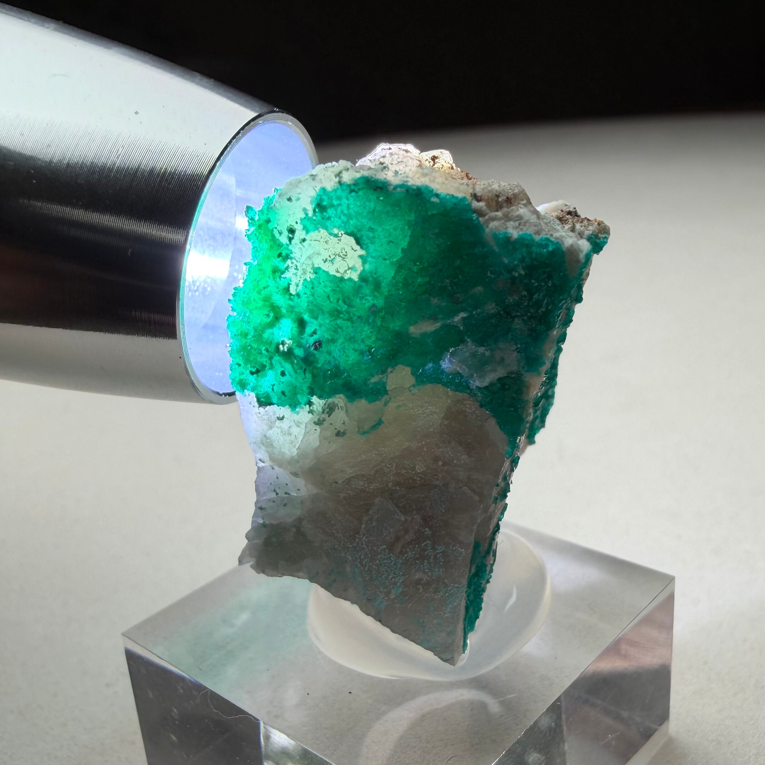 ダイオプテーズ / カルサイト【Dioptase on Calcite】ナミビア産