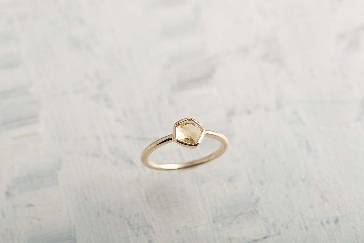 046 RUGIADA キラッとスターなリング シトリン