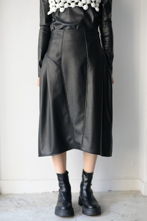 AYÂME / stretch leather box shape wide skirt (black)