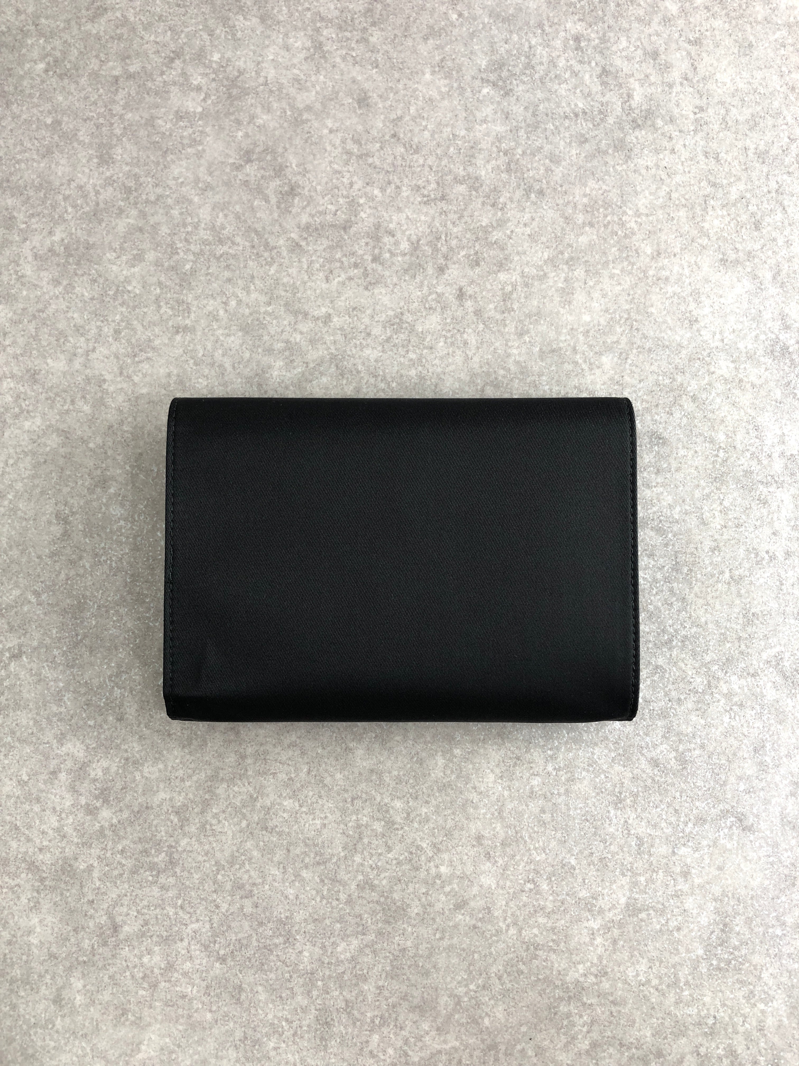 ＊あん＊PRADA ブラック ナイロン 三つ折り財布 楽天市場】プラダ 三つ折り財布 ナイロンの通販