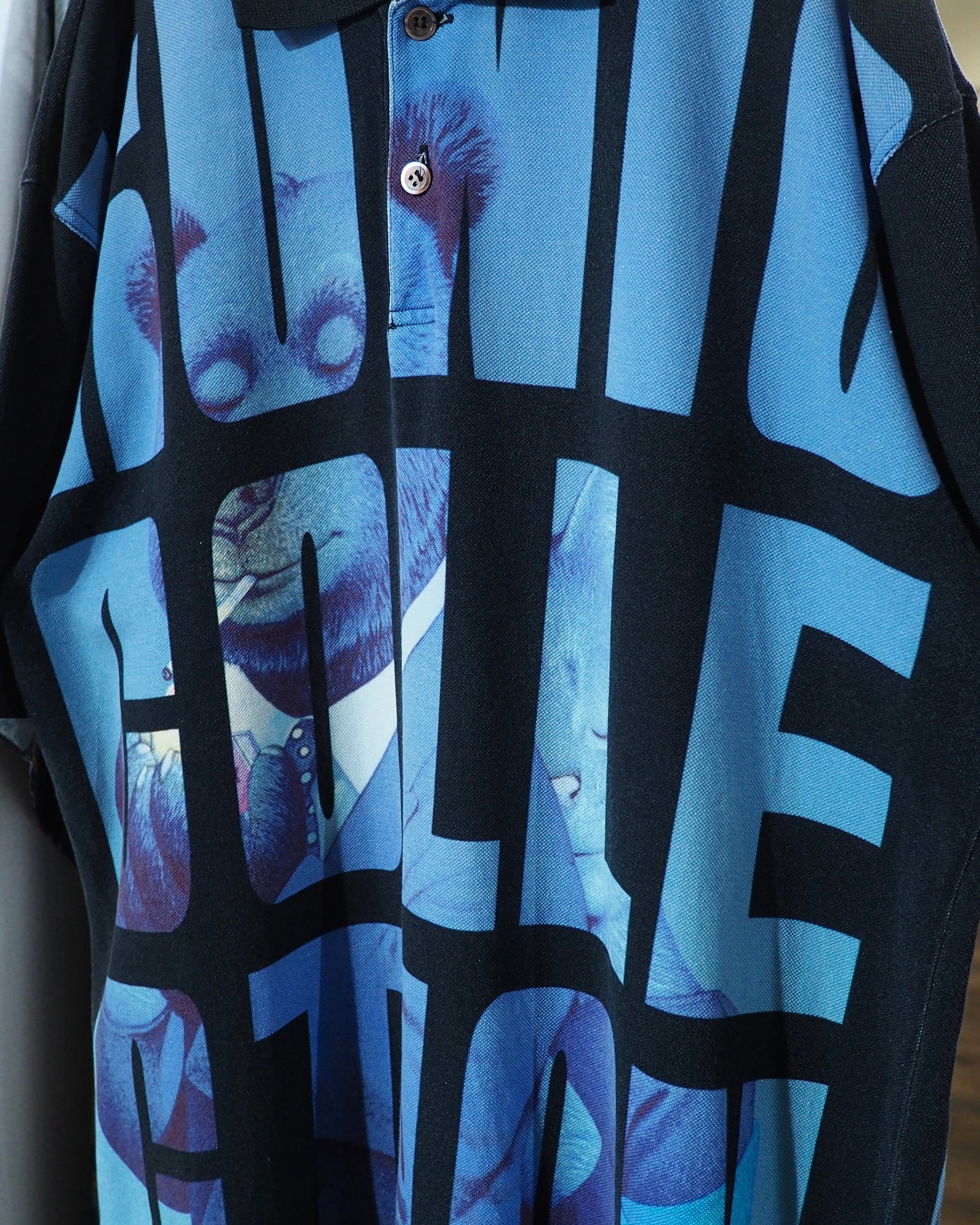 1990s " KUNIO COLLECTION ‐ 抱擁 " Graphic printed vintage SS polo Shirt