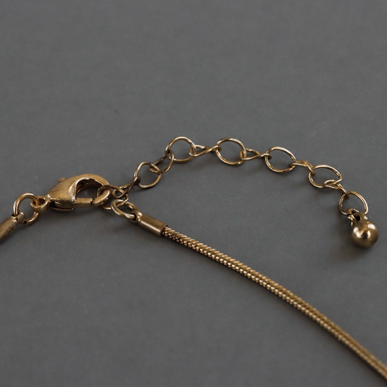 【ネコポス便】ネックレス 結び目モチーフ ロングネックレス レディース 大ぶり 結び目 つや消し マット調 マット加工  2499