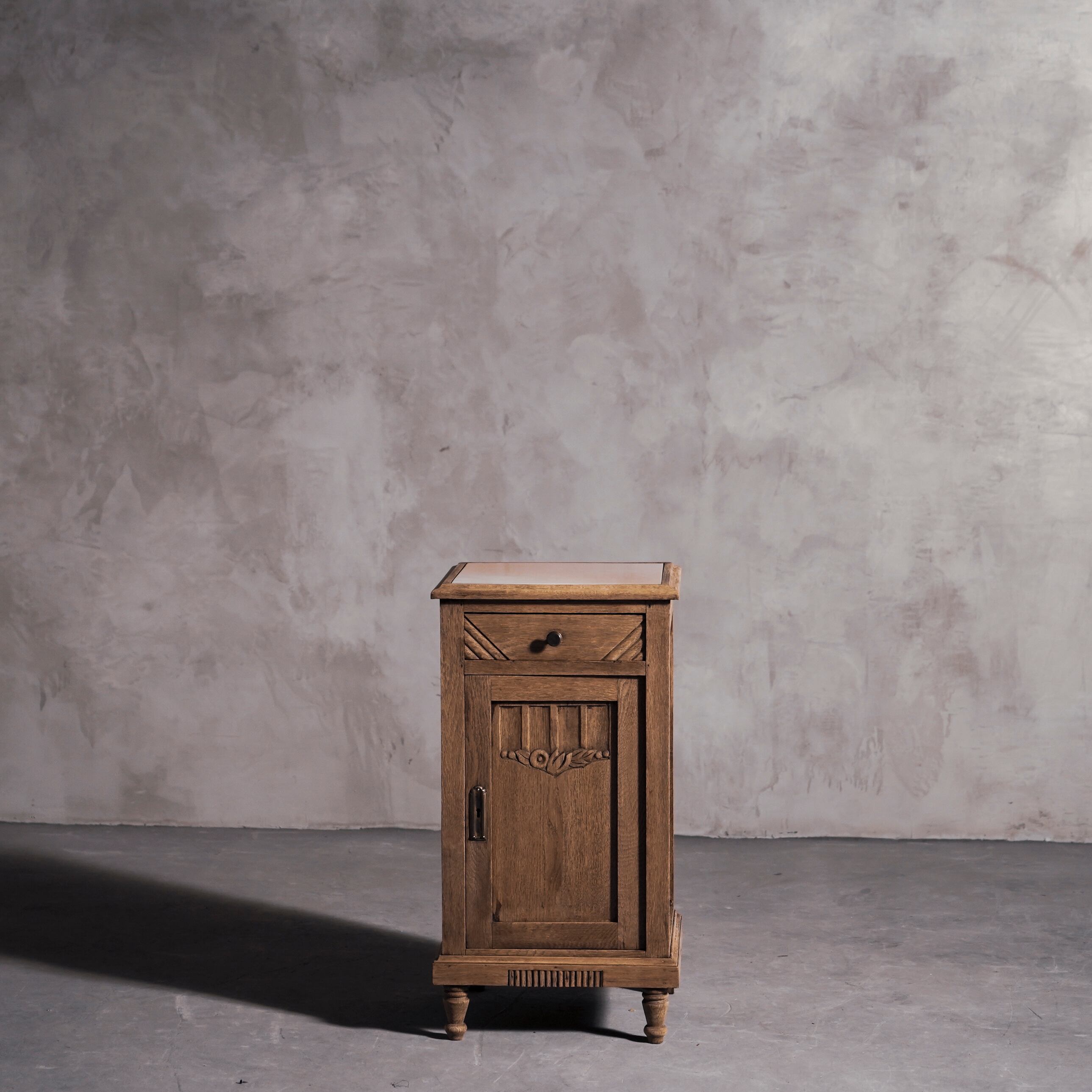 サイドチェスト/ナイトテーブル/サイドテーブル/アンティーク/ディスプレイ台/寝室インテリア/家具