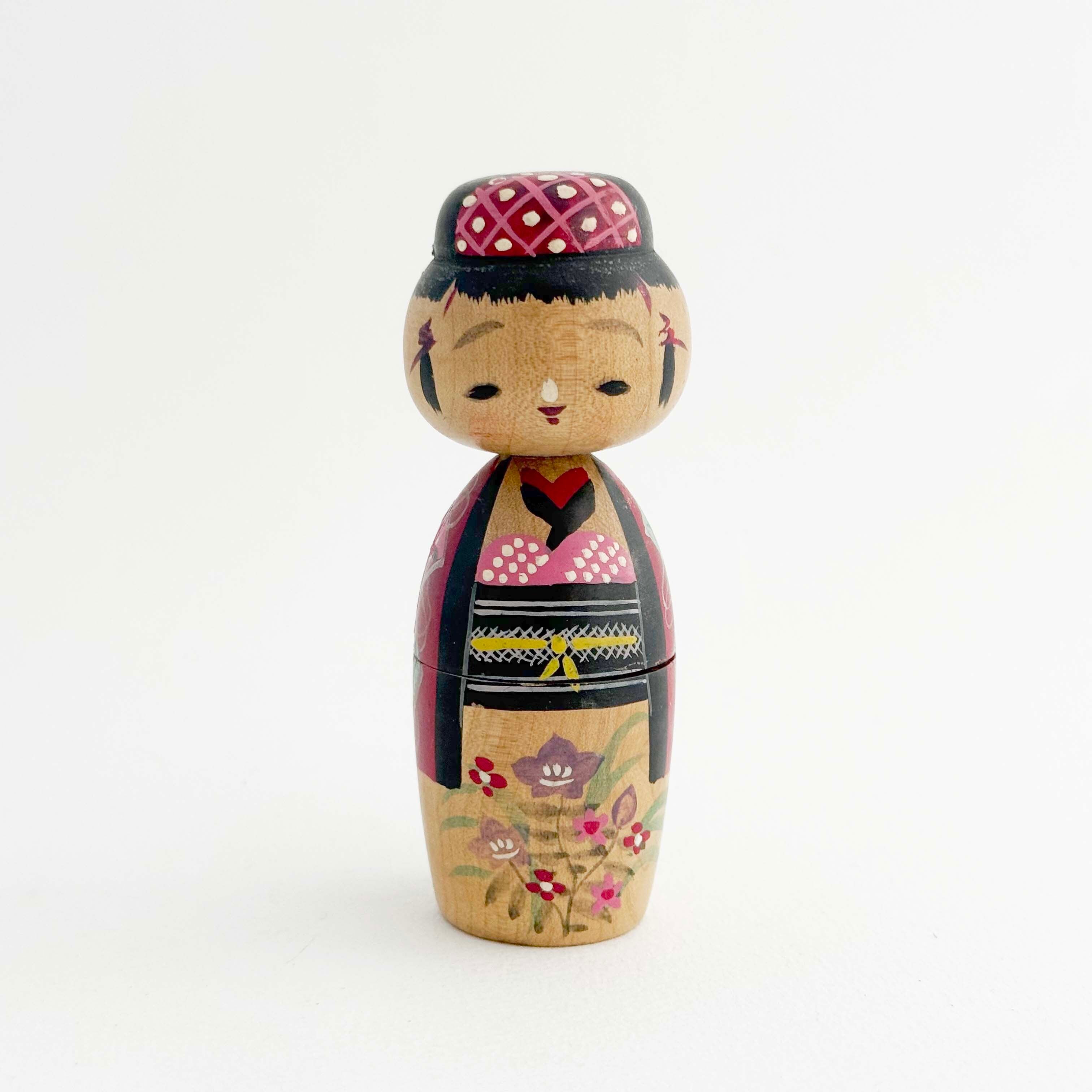 こけし in 針山（昭和30年代ピンクッション）