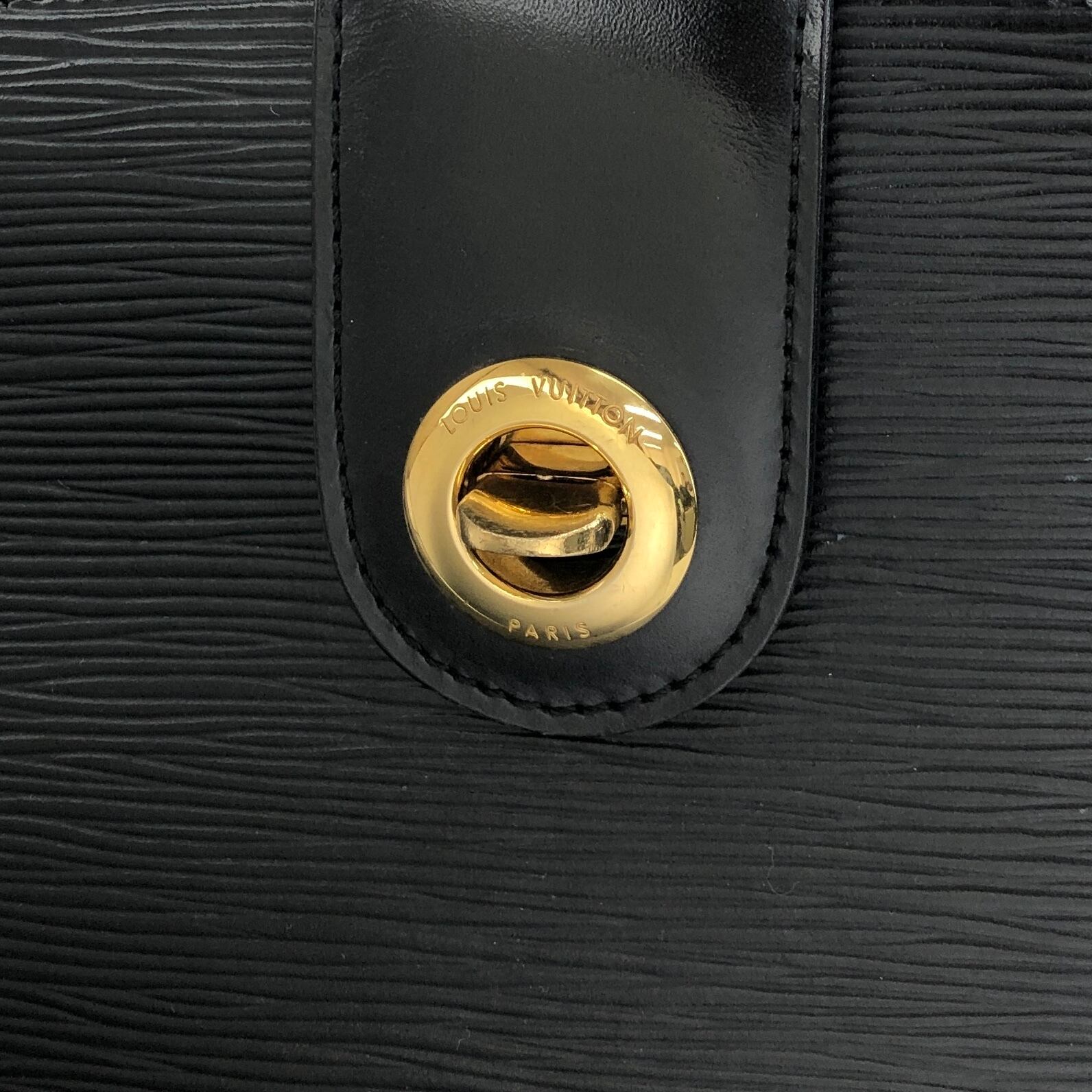 LOUIS VUITTON ルイヴィトン エピ ショルダーバッグ ブラック レザー