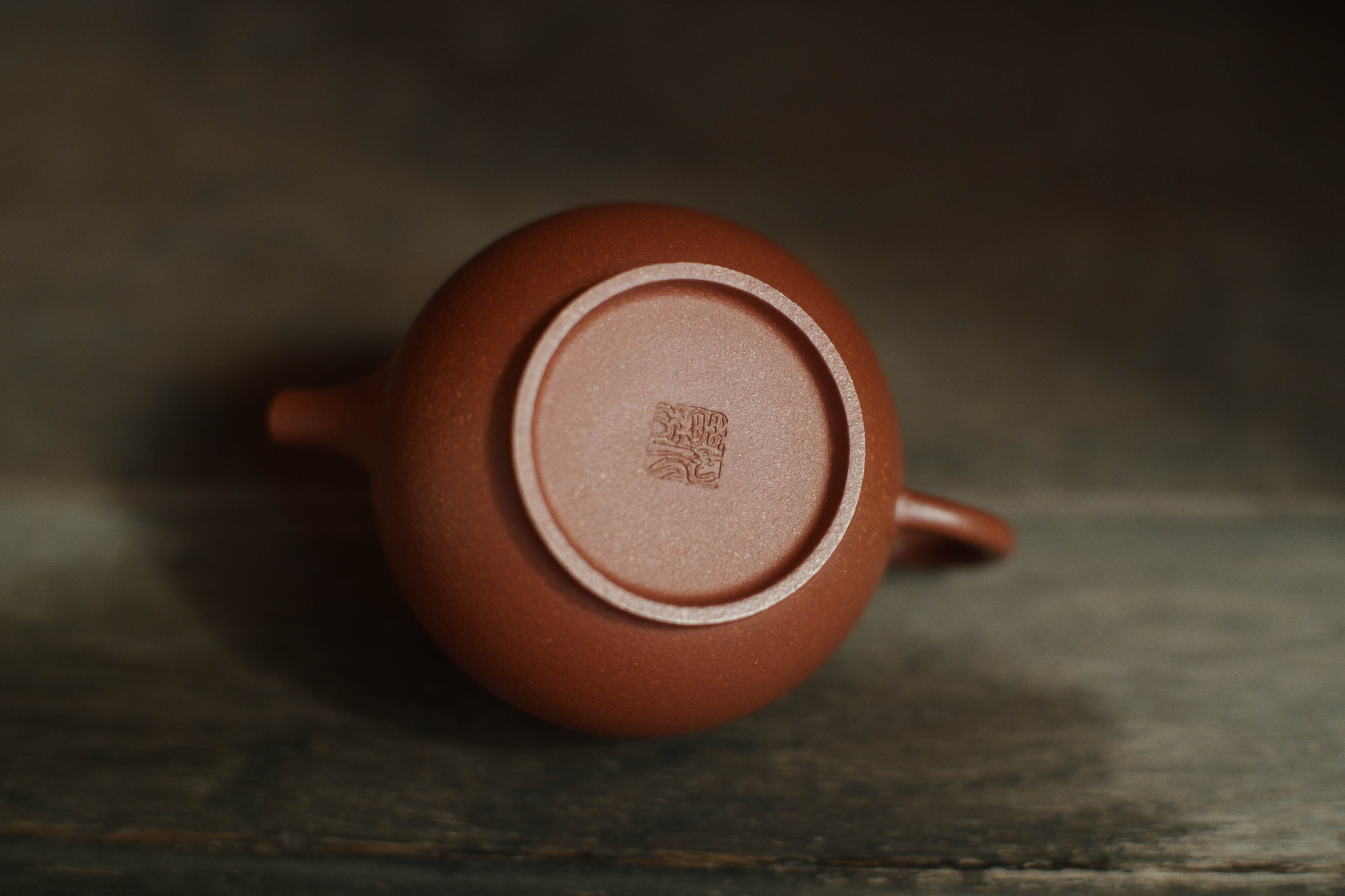 宜興紫砂壺「小巨輪（珠）」（約110cc)・降坡泥 | 北白川糕糰店