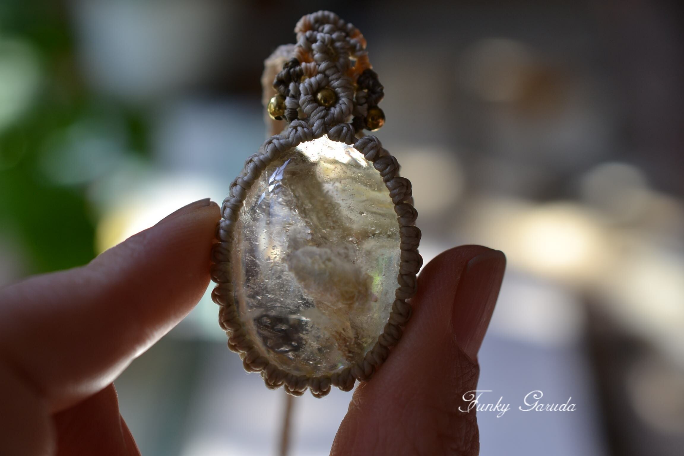 銀狐色☆ガーデンクォーツ マクラメペンダント