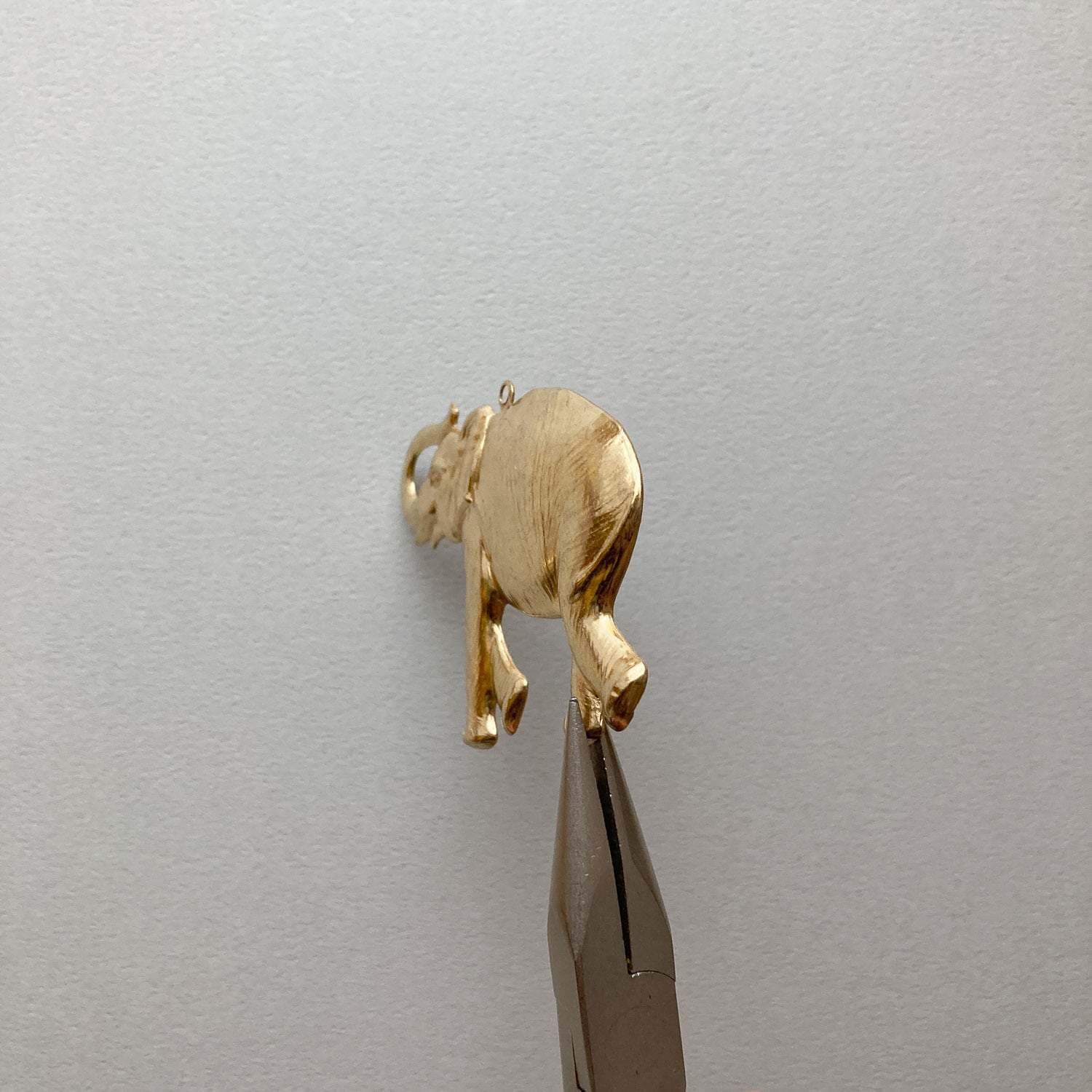 再入荷〉USA真鍮 ゾウの横向き大ぶりチャーム | Dua-アクセサリー