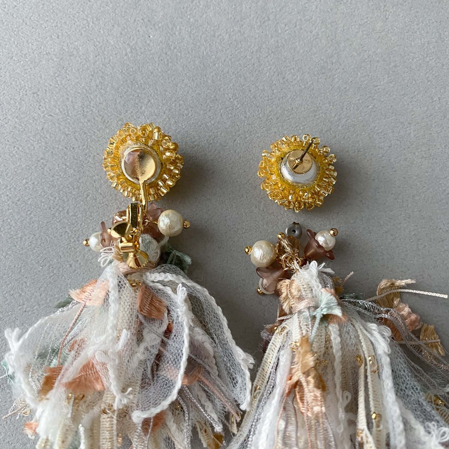 AVRILタッセルとゴールドトップの〈ピアス/イヤリング〉 | Dua
