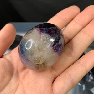 106たまご 台座付き 変わった色合いフローライト