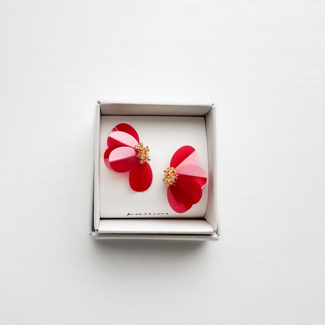 『 ハーフフラワー 』ビーズ刺繍 一点もの