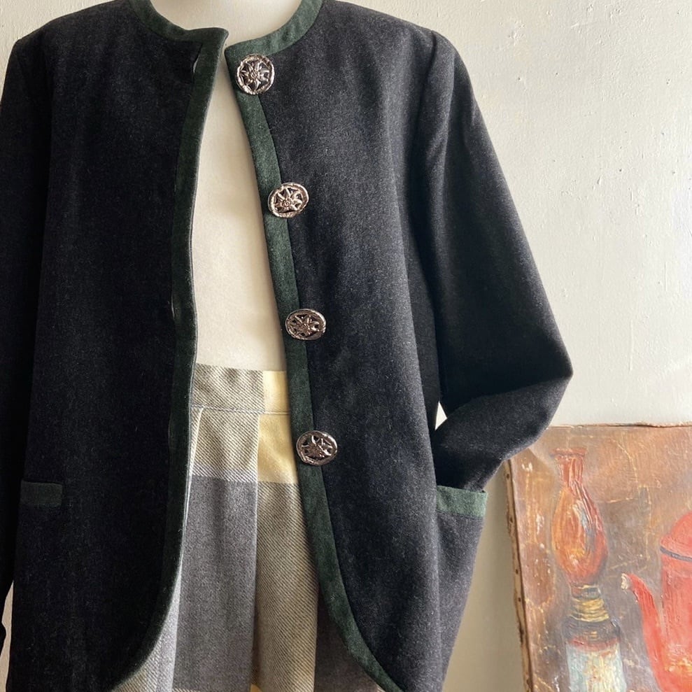 vintage tyrol jacket /チャコールグレーに大きなメタルのデザイン