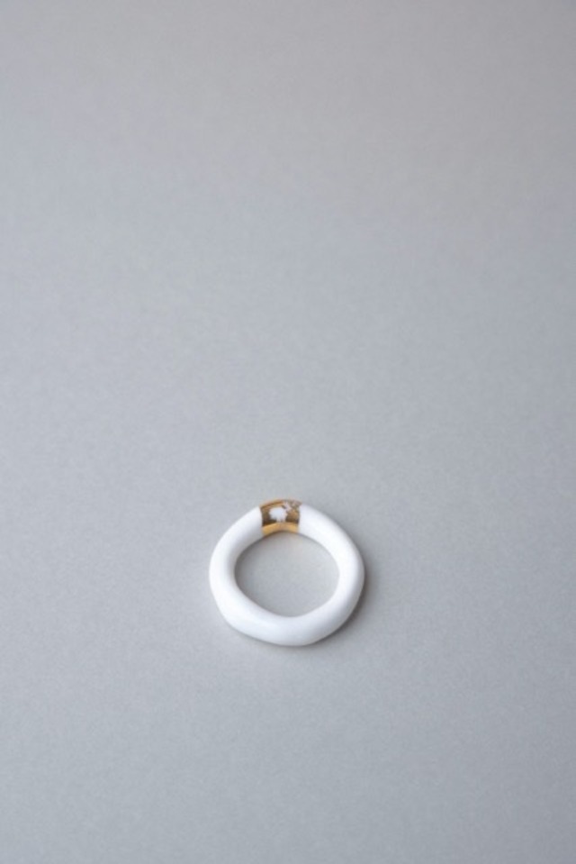「8号」白と金の指輪