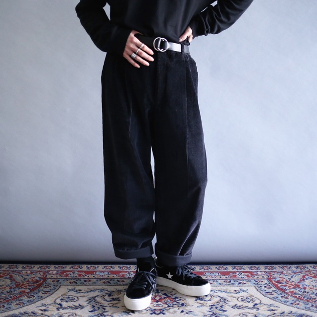 "Burberry" 2-tuck tapered silhouette black wide corduroy pants