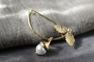 ドングリのブローチ［パール］