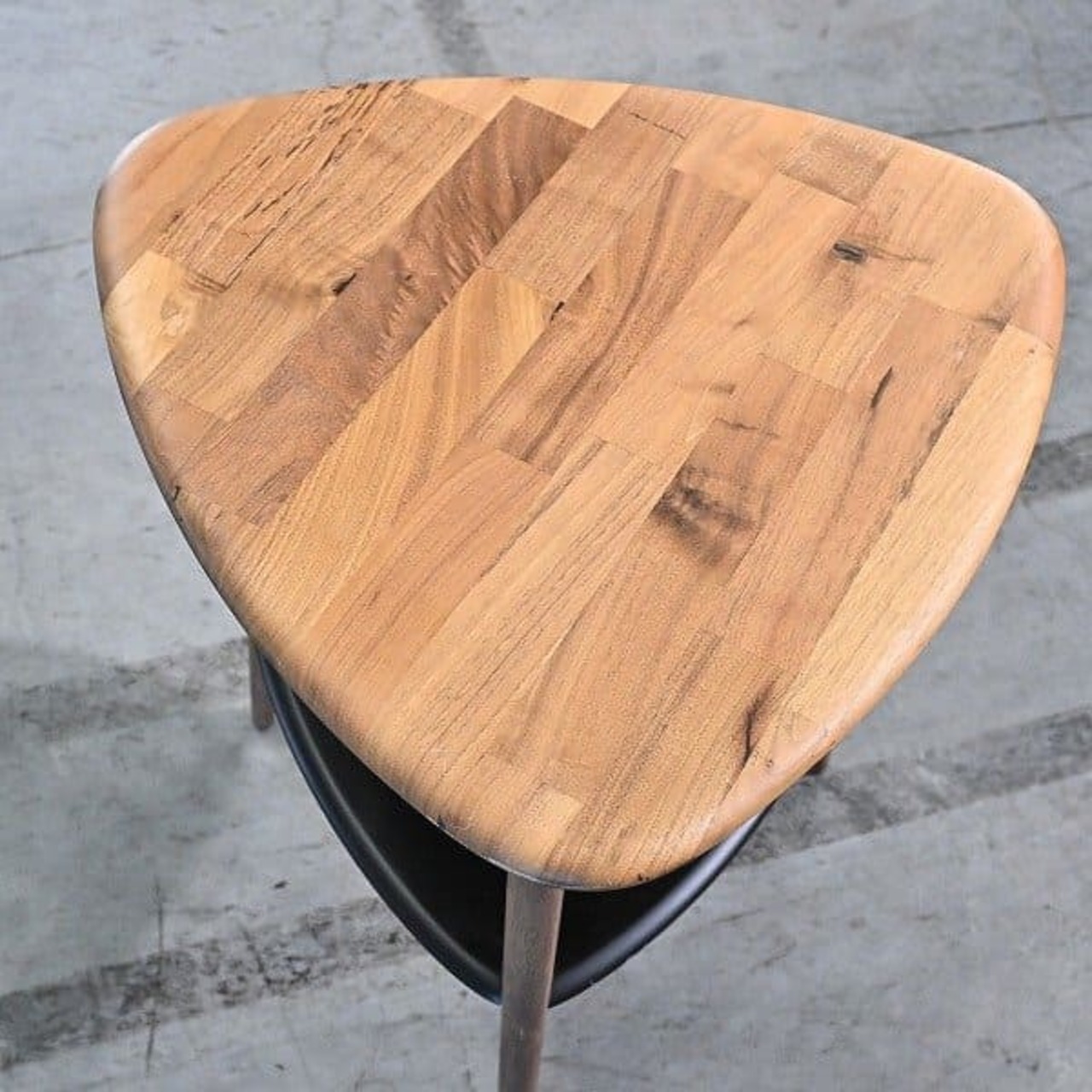 北欧スタイル ウォールナット材 サイドテーブル 机 コーヒー ロー 花台 ナイト【中古家具/中古インテリア/USED家具ユーズド家具/リサイクル】