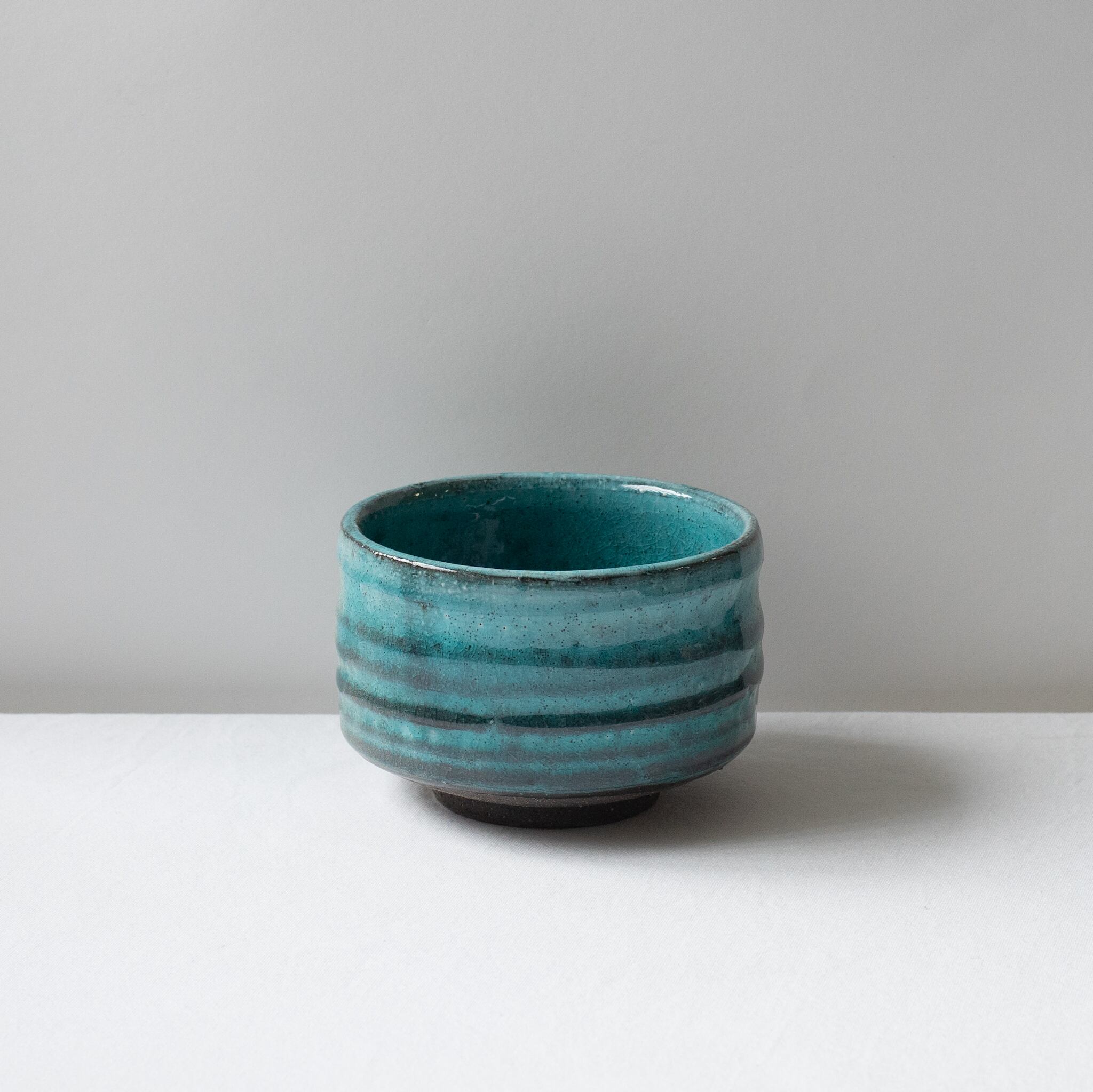 土物グリーン抹茶碗 | Kamani | 多治見で営む 美濃焼器のWebショップ