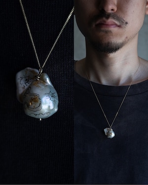 ORNAMENT & CRIME “Baroque Pearl Gold Necklace”