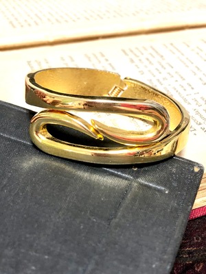 【Run Rabbit Run Vintage 】Gold color bangle