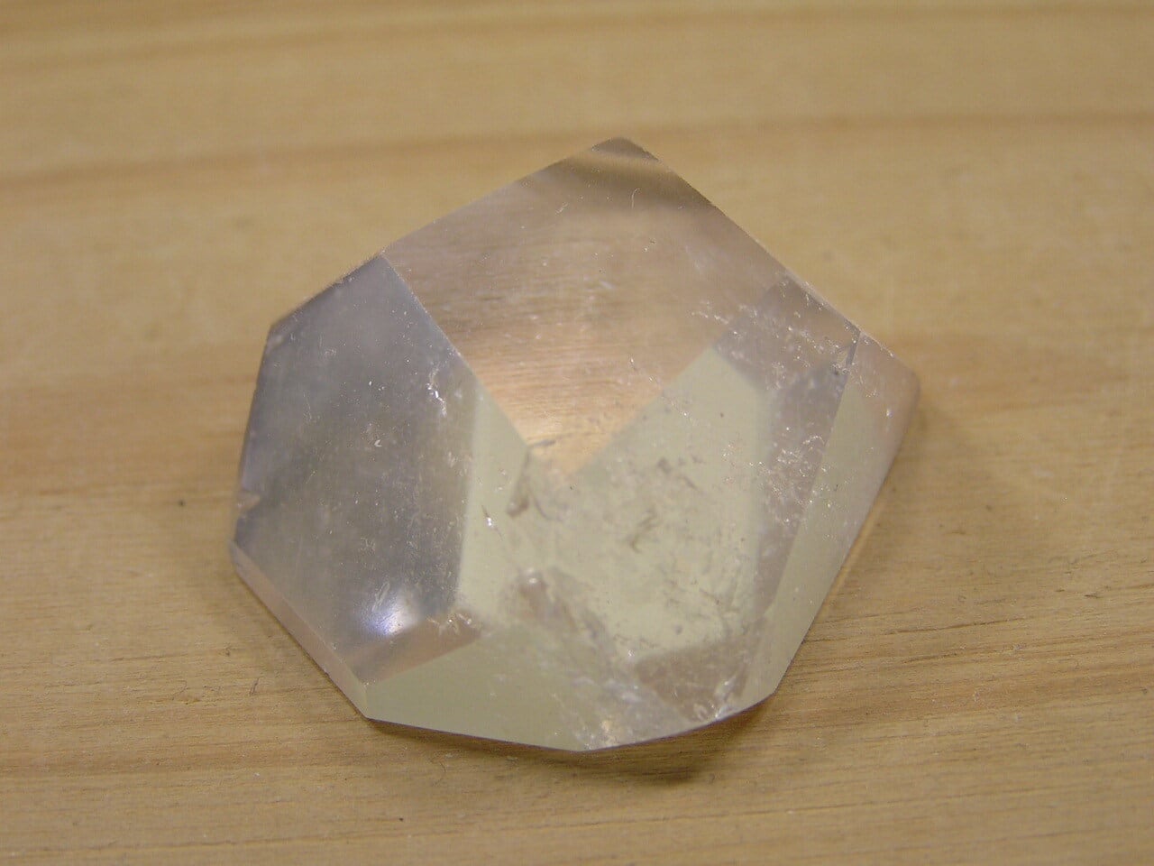 マイカInクォーツ 1.78ct | PAY ID
