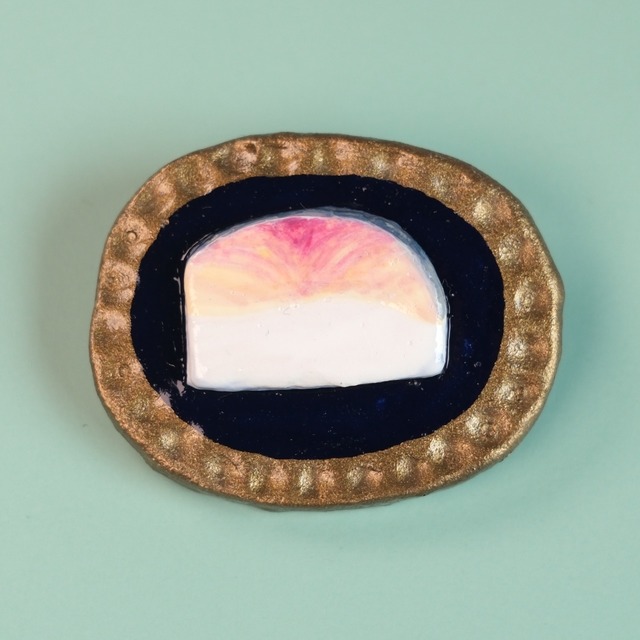【ひろせべに】ブローチ「Mackerel sushi」