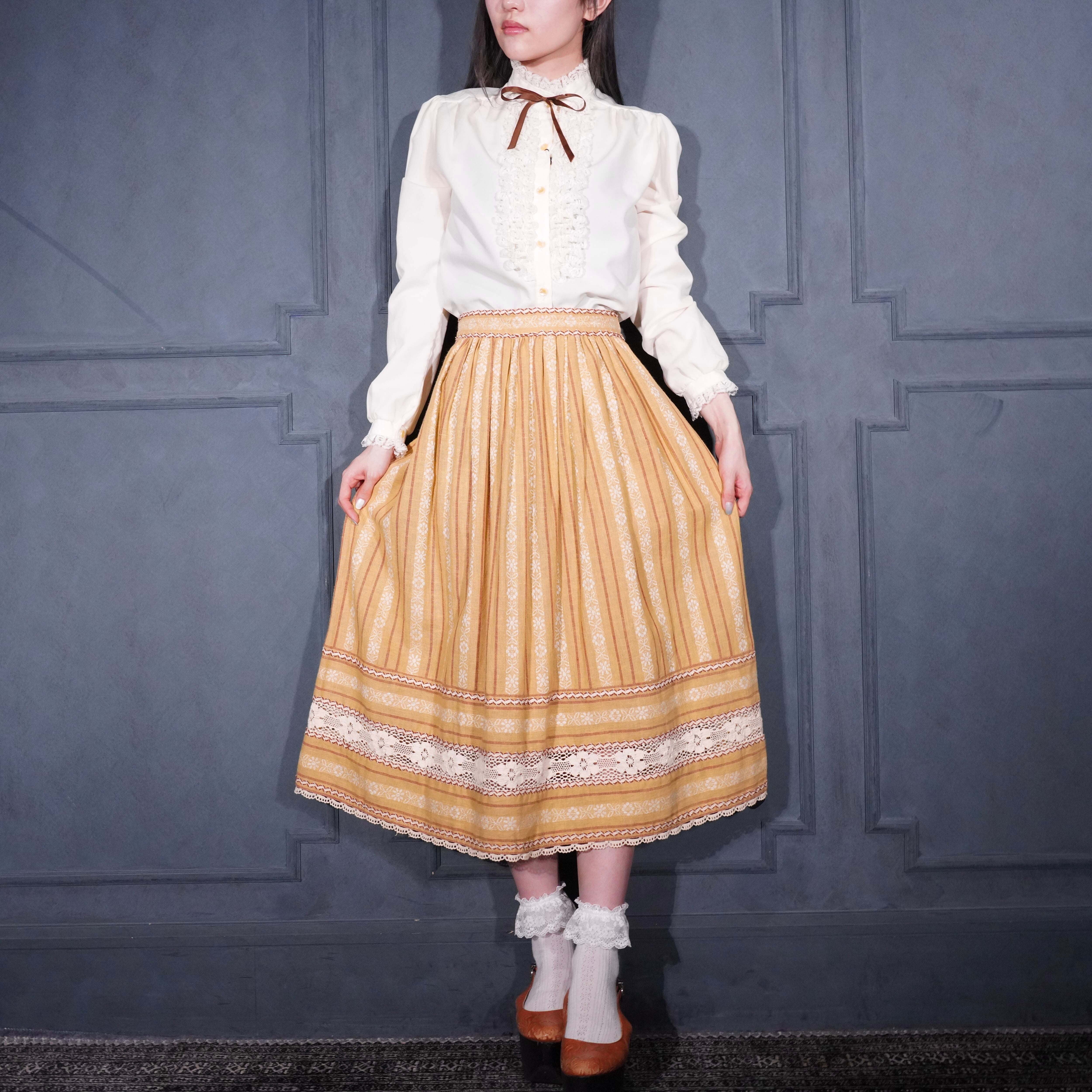 イギリスの可愛いヴィンテージスカート 70's EU VINTAGE LUCIE LINDEN FLOWER LACE DESIGN SKIRT/70年代
