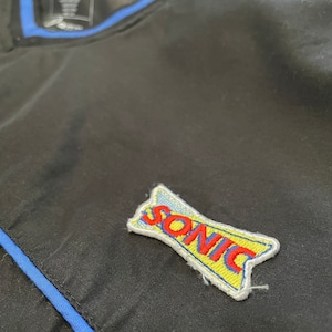 【SONIC】プルオーバー ワンポイント 刺繍ロゴ Vネック Mサイズ US古着