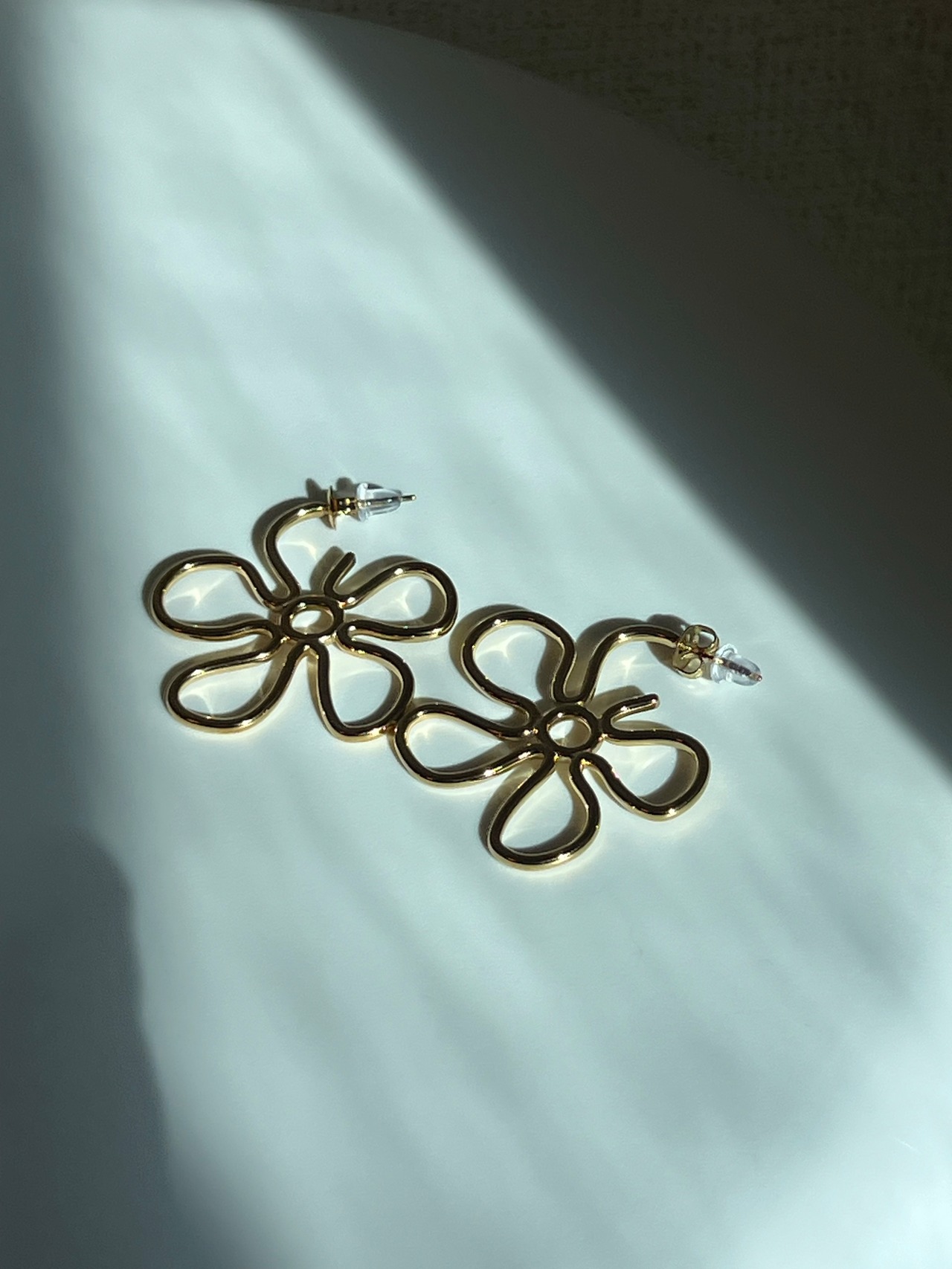 Line flower pierce