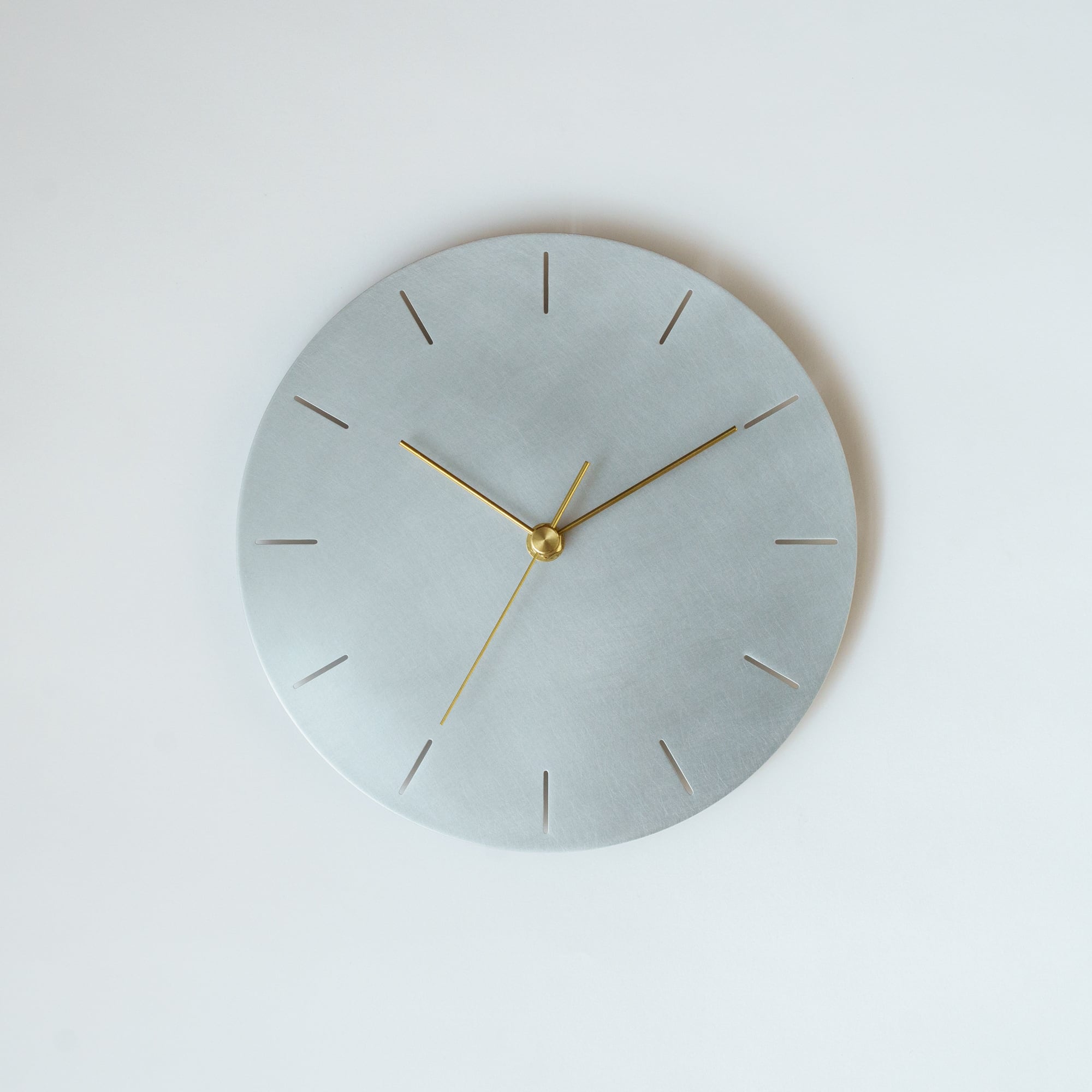 AkihiroWoodworks デザイナー掛け時計センダンムクロジベニタブ AkihiroWoodworks デザイナー掛け時計センダンムクロジベニタブ