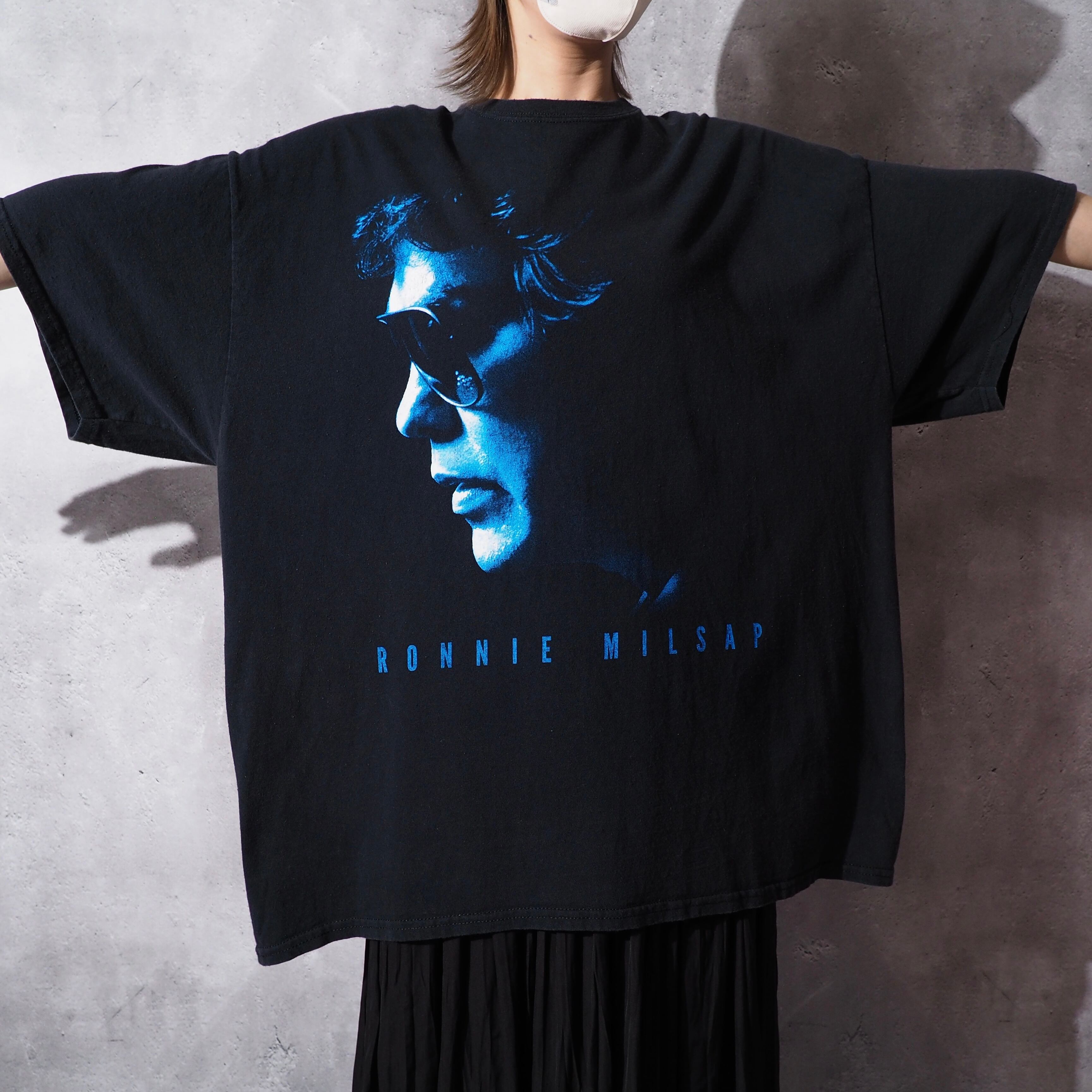 ” Ronnie milsap ” smoky mountain rain printed loose black Tee