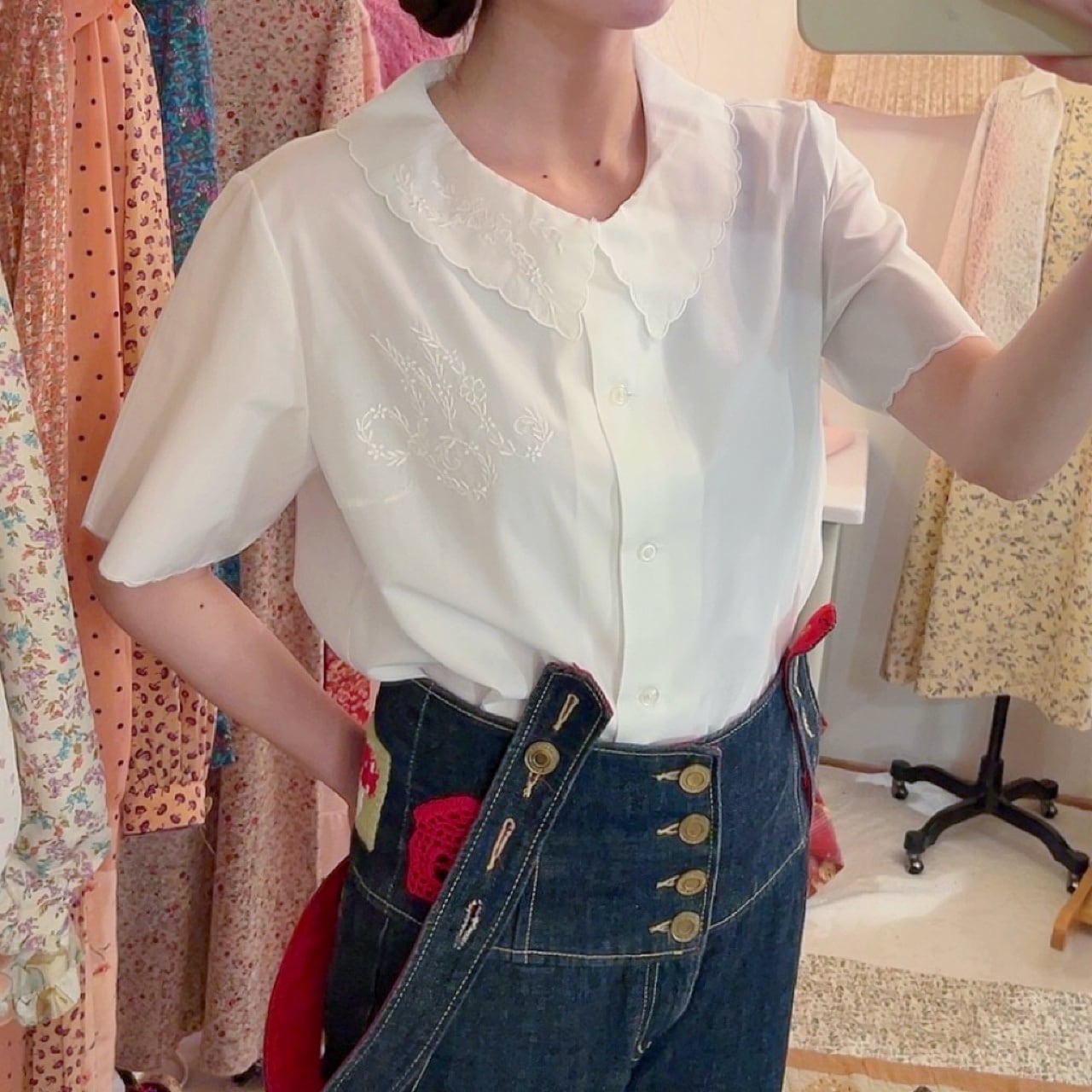 flower embroidery scallop white blouse