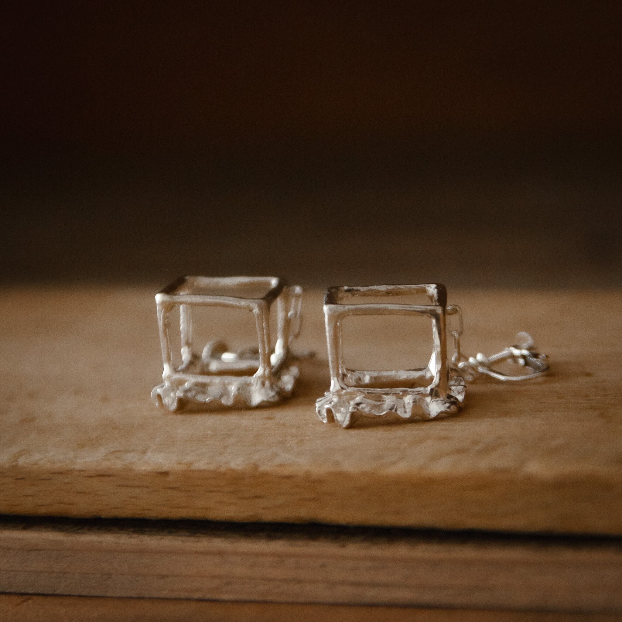 cube イヤリング