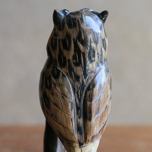 水牛の角で作られたフクロウ 18