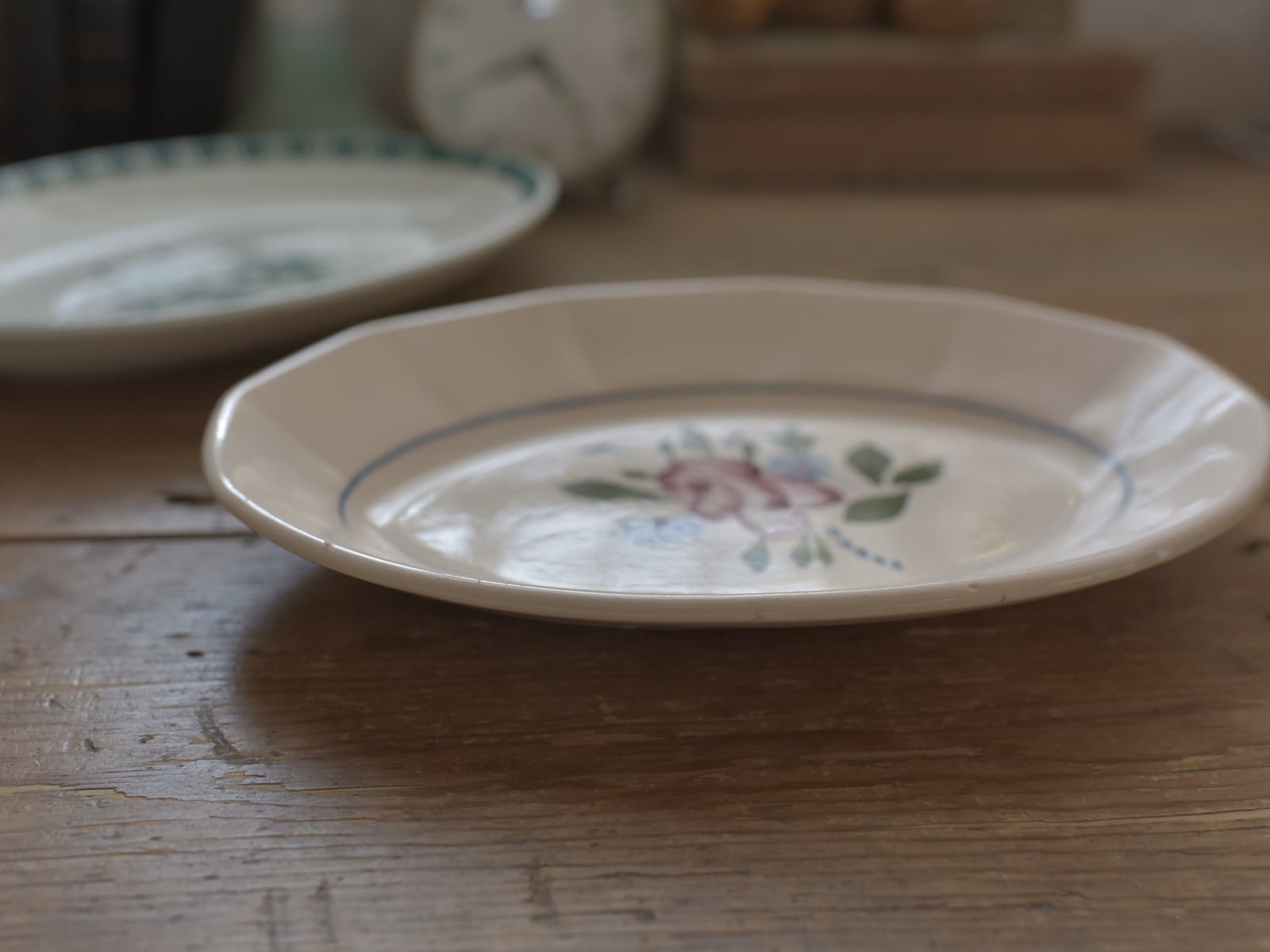 ピンクの手書き風花がかわいい小さめのオーバルプレート#9172 サルグミンヌ・ディゴワン フレンチアンティーク