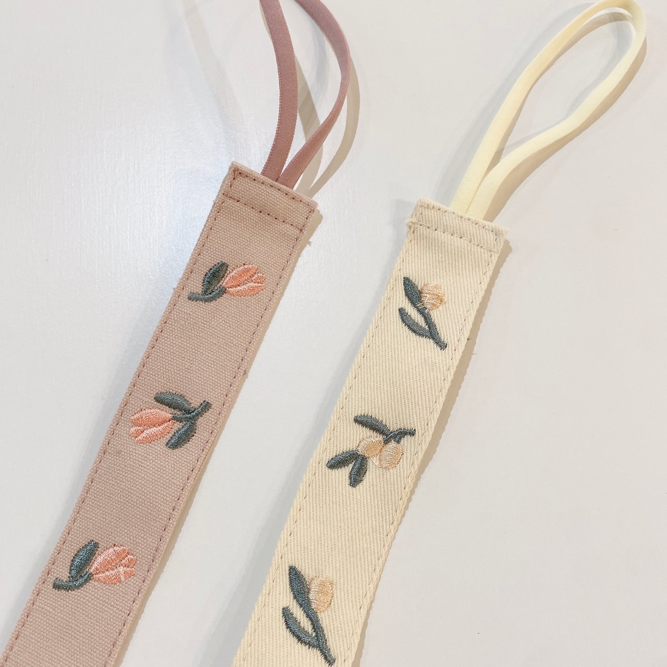 おしゃぶりホルダー