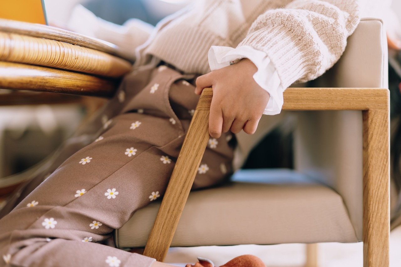 HIIRAGI ( Greige ) 子ども椅子