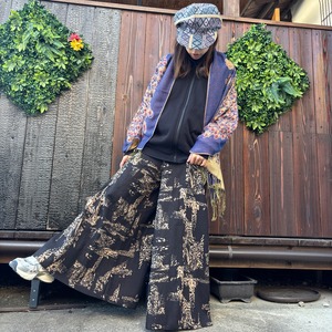 モノトーンフレアパンツ