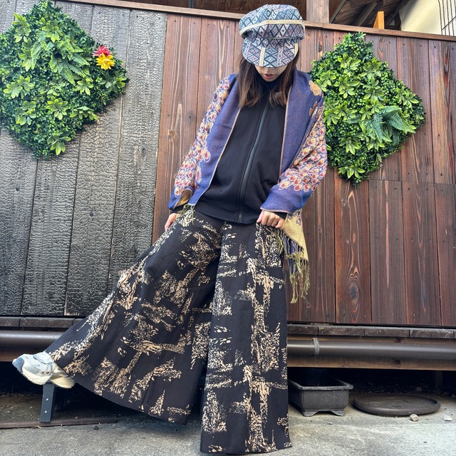 モノトーンフレアパンツ