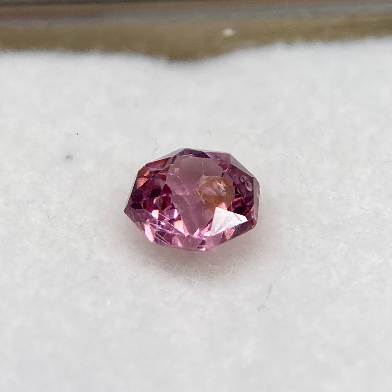 お花みたいなスピネル 訳あってお買い得 赤系 約4.8mm r-0210
