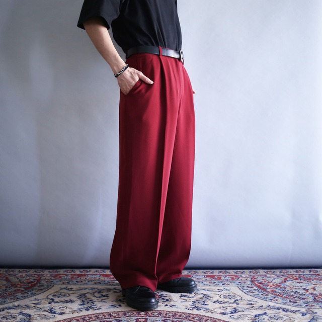 1-tuck straight silhouette deep red wide slacks