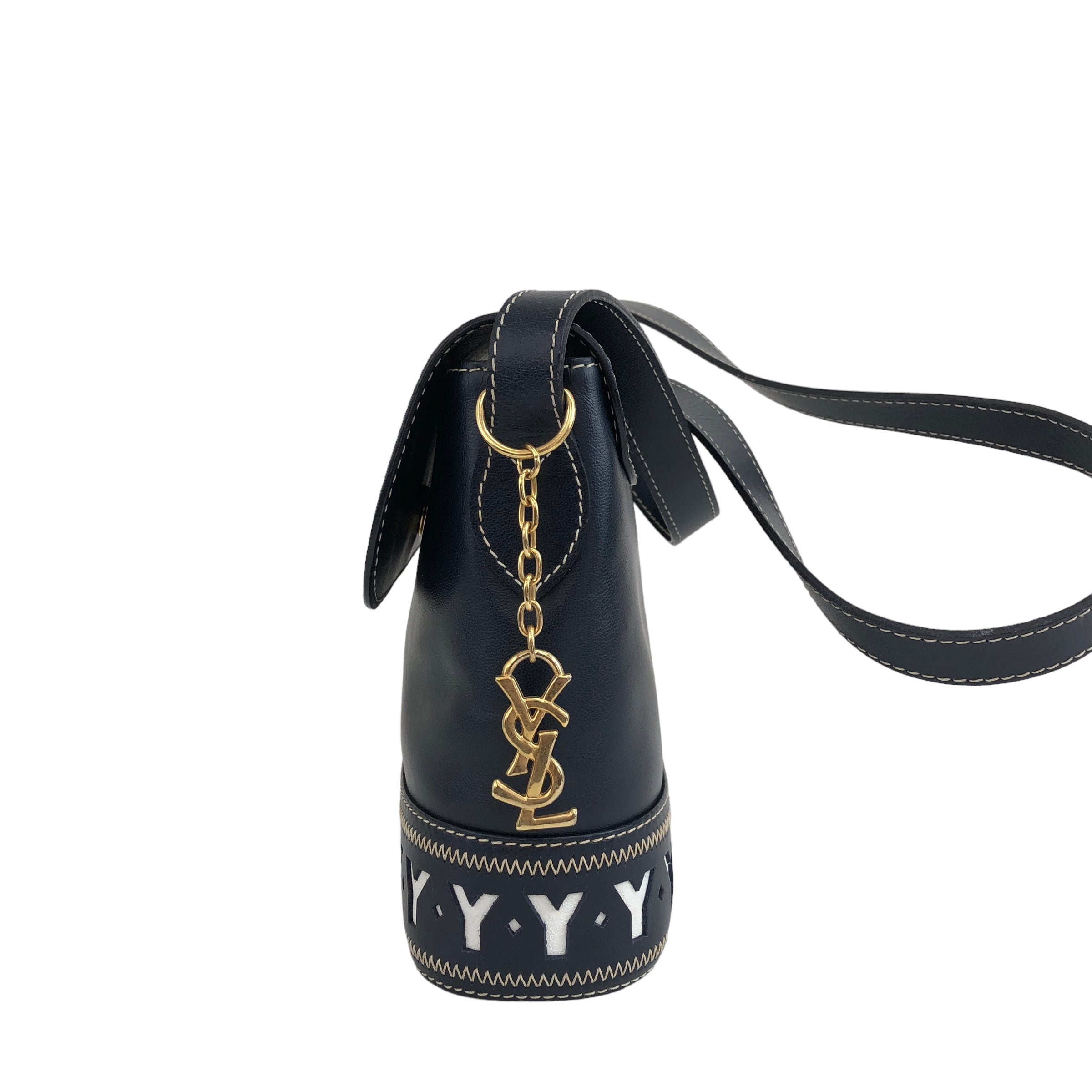 ✨YVES SAINT LAURENT✨レザー✨ネイビー✨ショルダーバッグ✨ Yves Saint Laurent イヴ・サンローラン カットアウト YSLチャーム