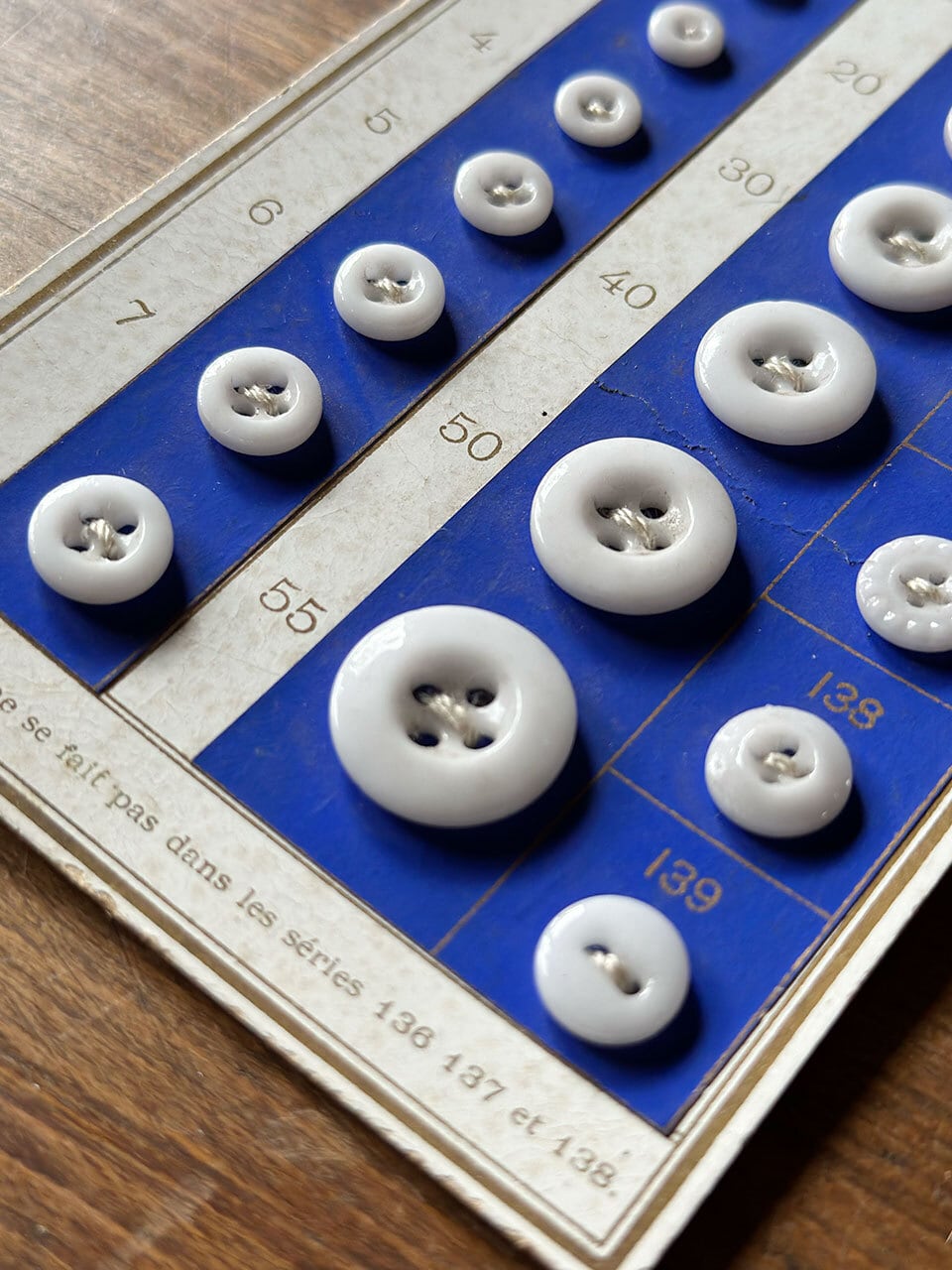 ミルクボタンシート 青の台紙 ブルー | Brocante de La Cocotte