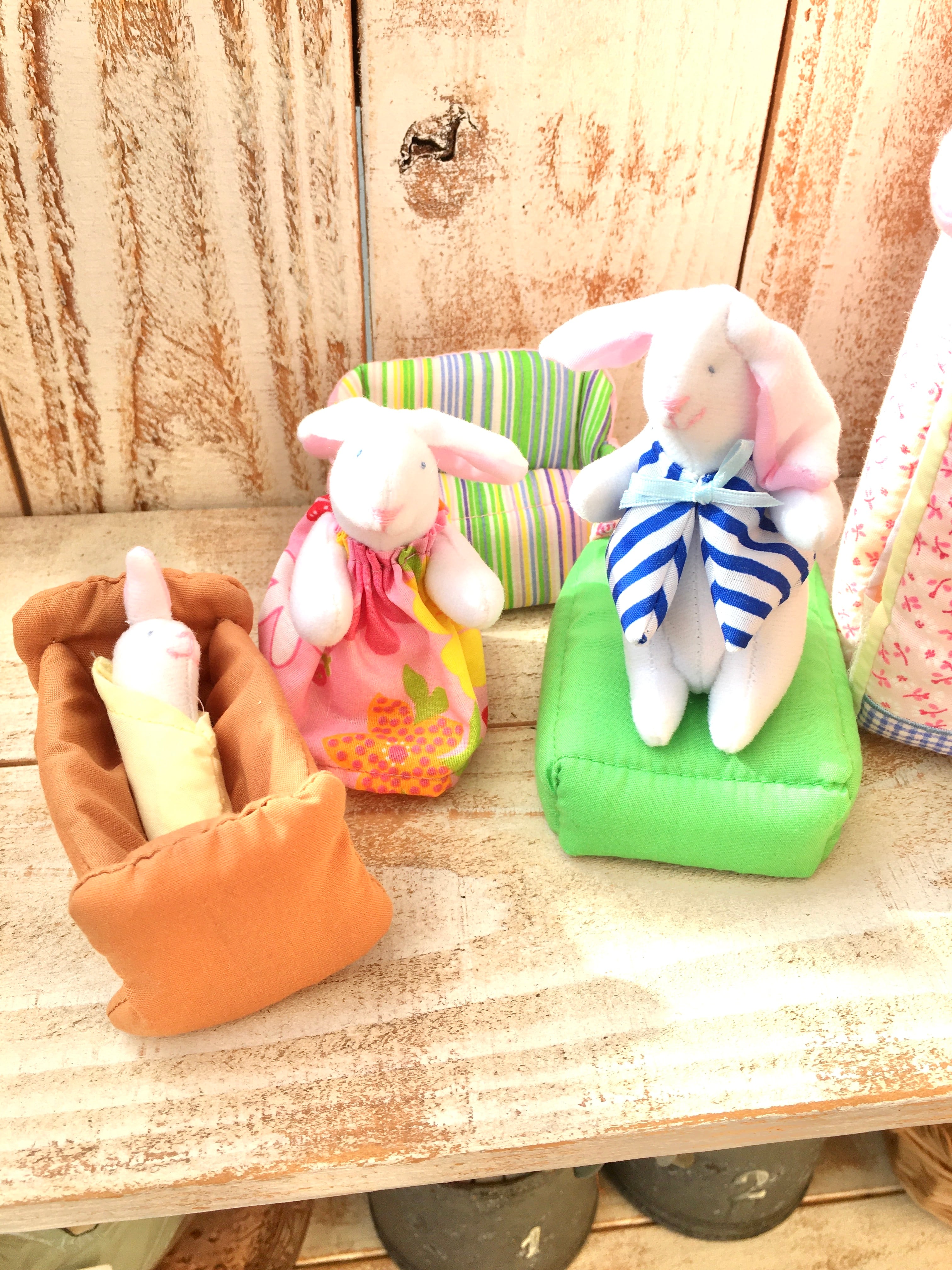 NO.107 雪うさぎ様♡オーダー専用　ブライス  階段付きドールハウス うさぎのファブリックドールハウス | 雑貨とラッピングPetitcadeux-tonton