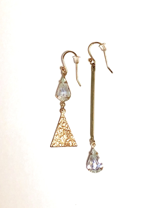 【TAMARI 】Triangle glass drop pierce