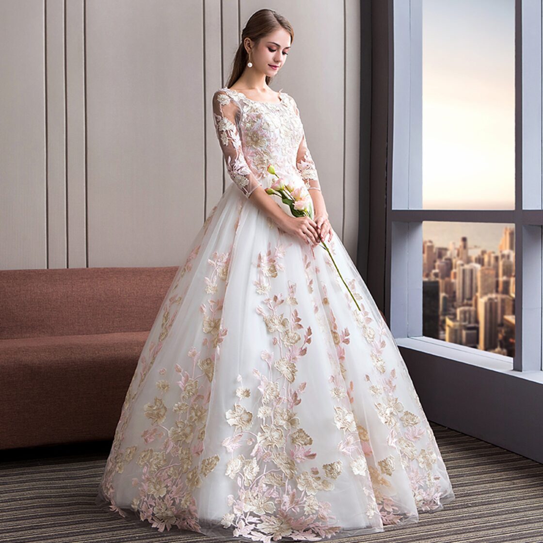 お買得4点セットパニエベールグローブ付】素敵なウエディングドレス  